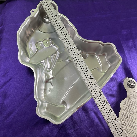 New VTG 📌Wilton 1993 Big Bird Sesam Street w/ Banner & 2003 Butterfly Cake  Pan - Picture 7 of 15